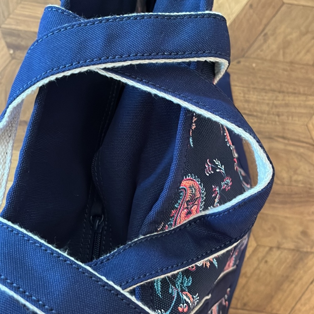 Lands’ End X-Large, Zip-Top Dark Navy Paisley Floral Canvas Tote - Picture 4 of 8